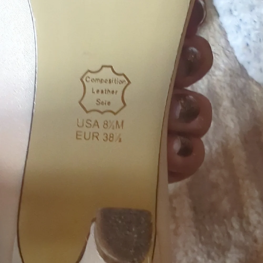 Vintage Nina Ivory Heels with Elegant Ruffle. Lovingly Pre-owned. As Is.